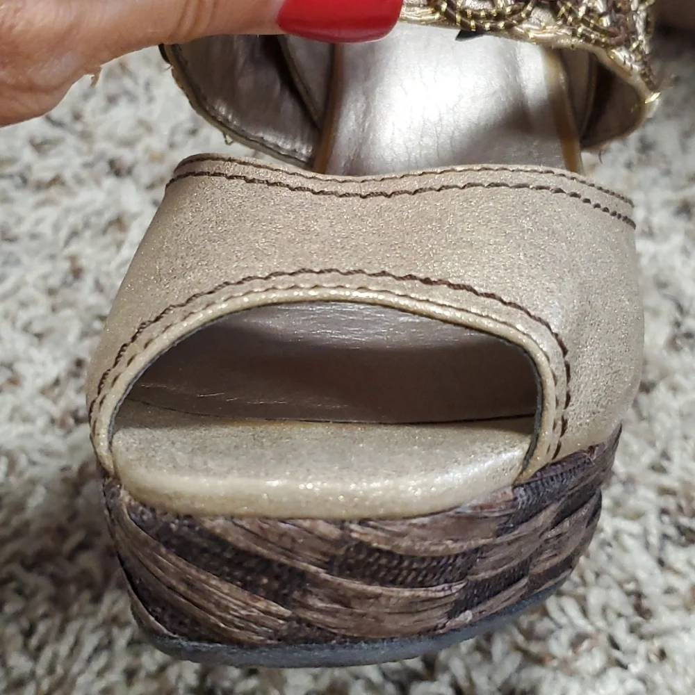 BKE Bronze Shimmer Wedges